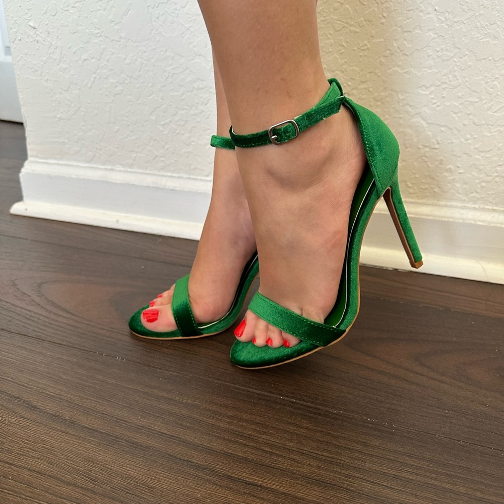 Beautiful New PrettyLittleThings heels!If you’ve any questions,just let us know